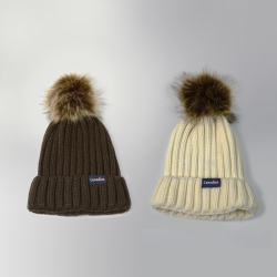 Cappello in maglia a trecce  taglia unica con pon pon in pelo sintetico